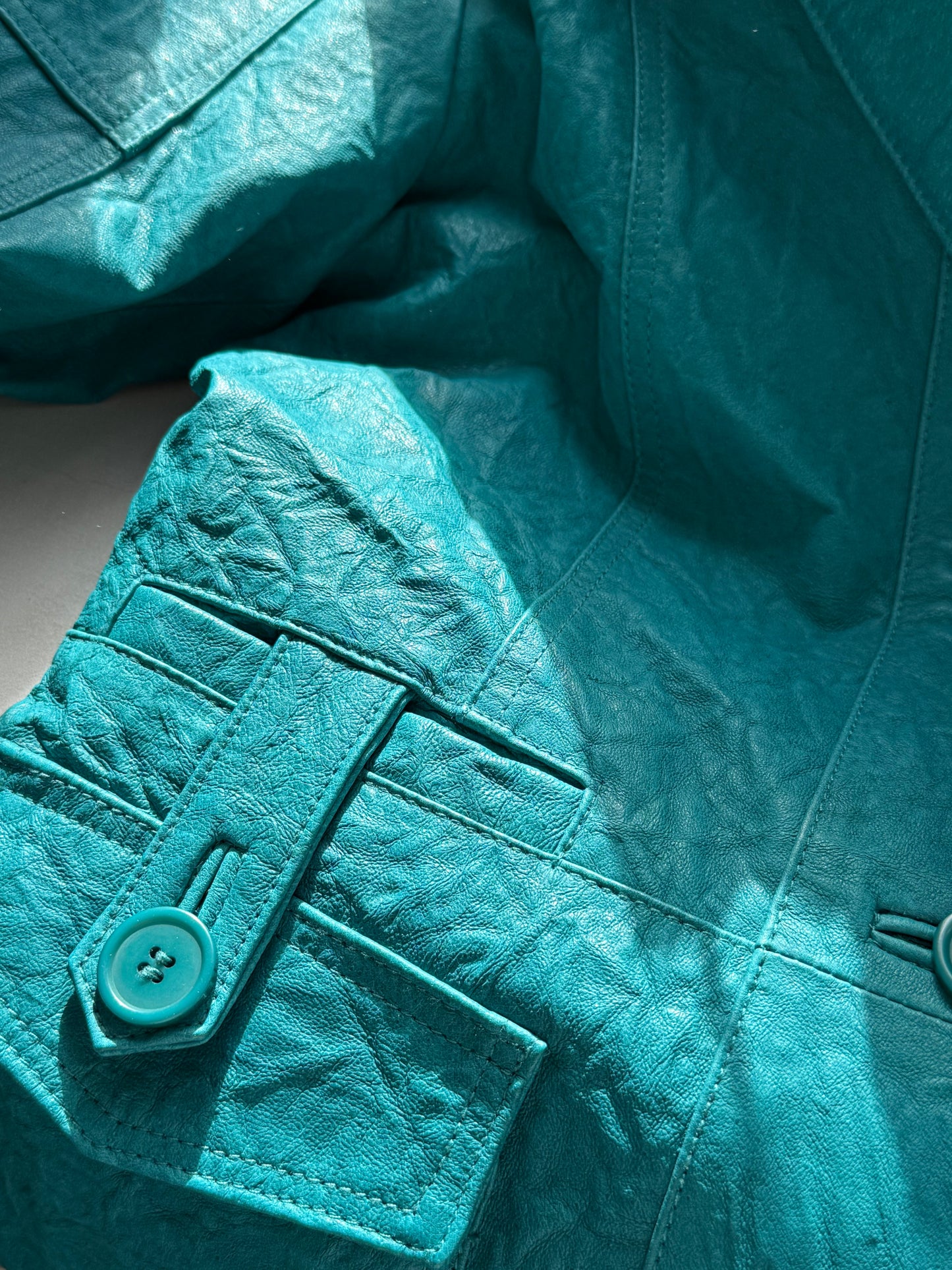 Vintage Turquoise Leather Jacket with Structured Fit and Utility Pockets