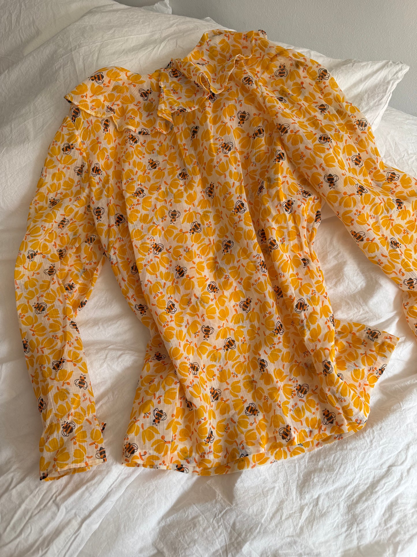 Vintage Bee Shirt with Ruffled Collar