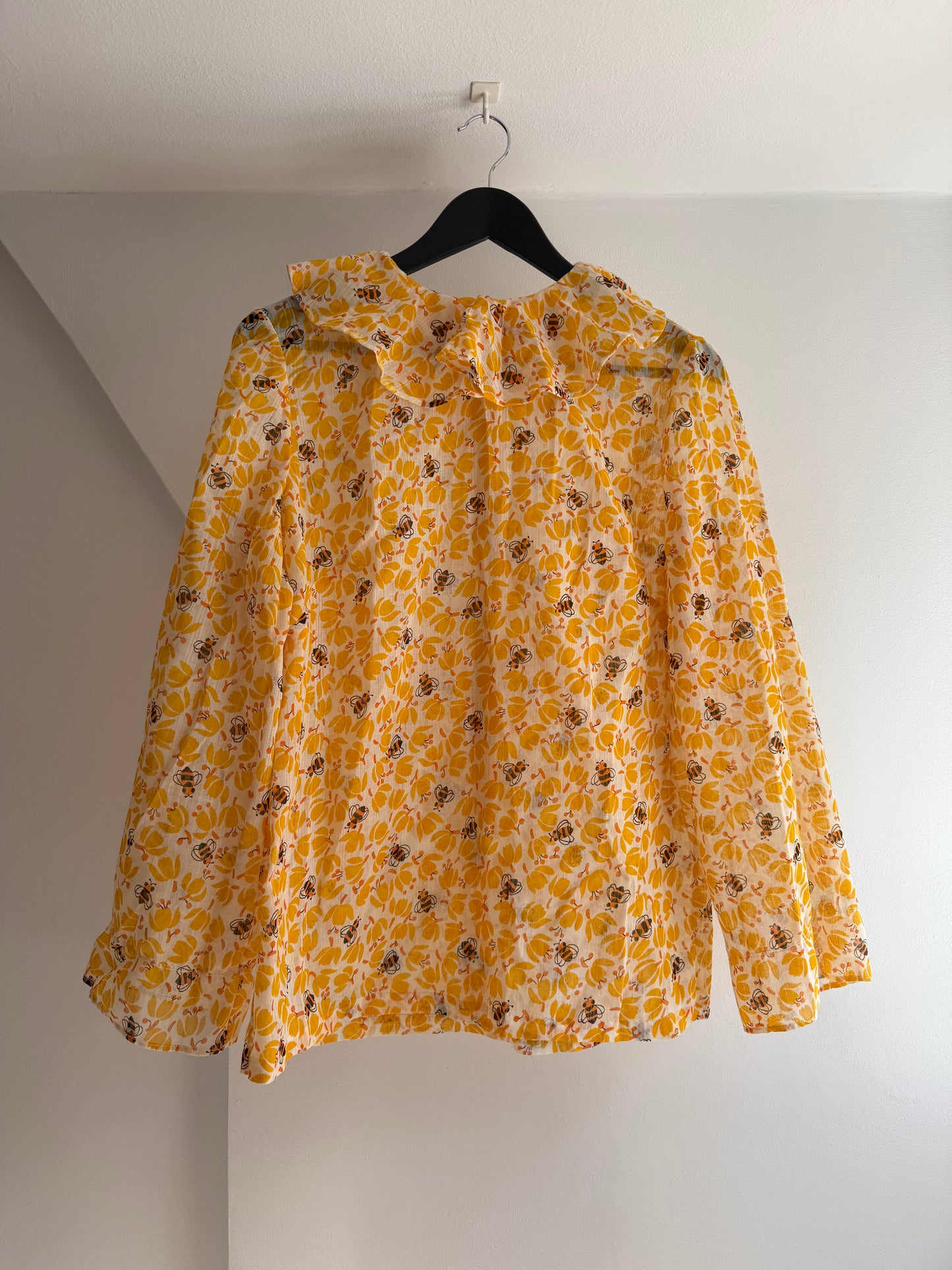 Vintage Bee Shirt with Ruffled Collar