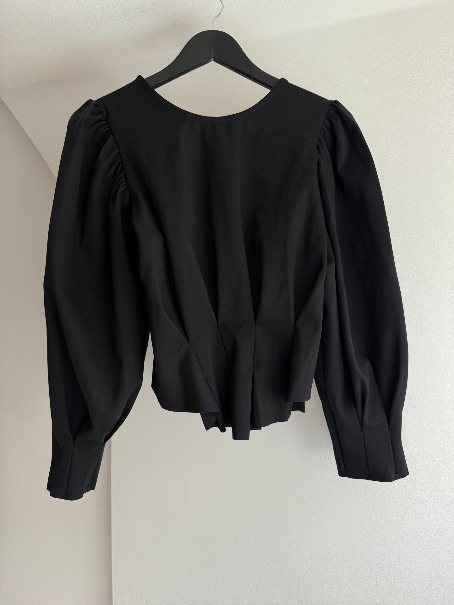 Maygel Coronel Black Top with Open Back