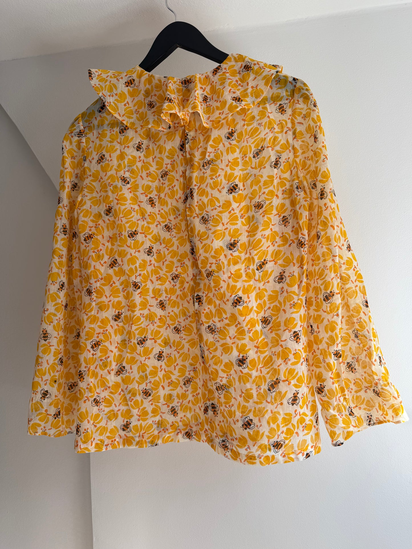 Vintage Bee Shirt with Ruffled Collar