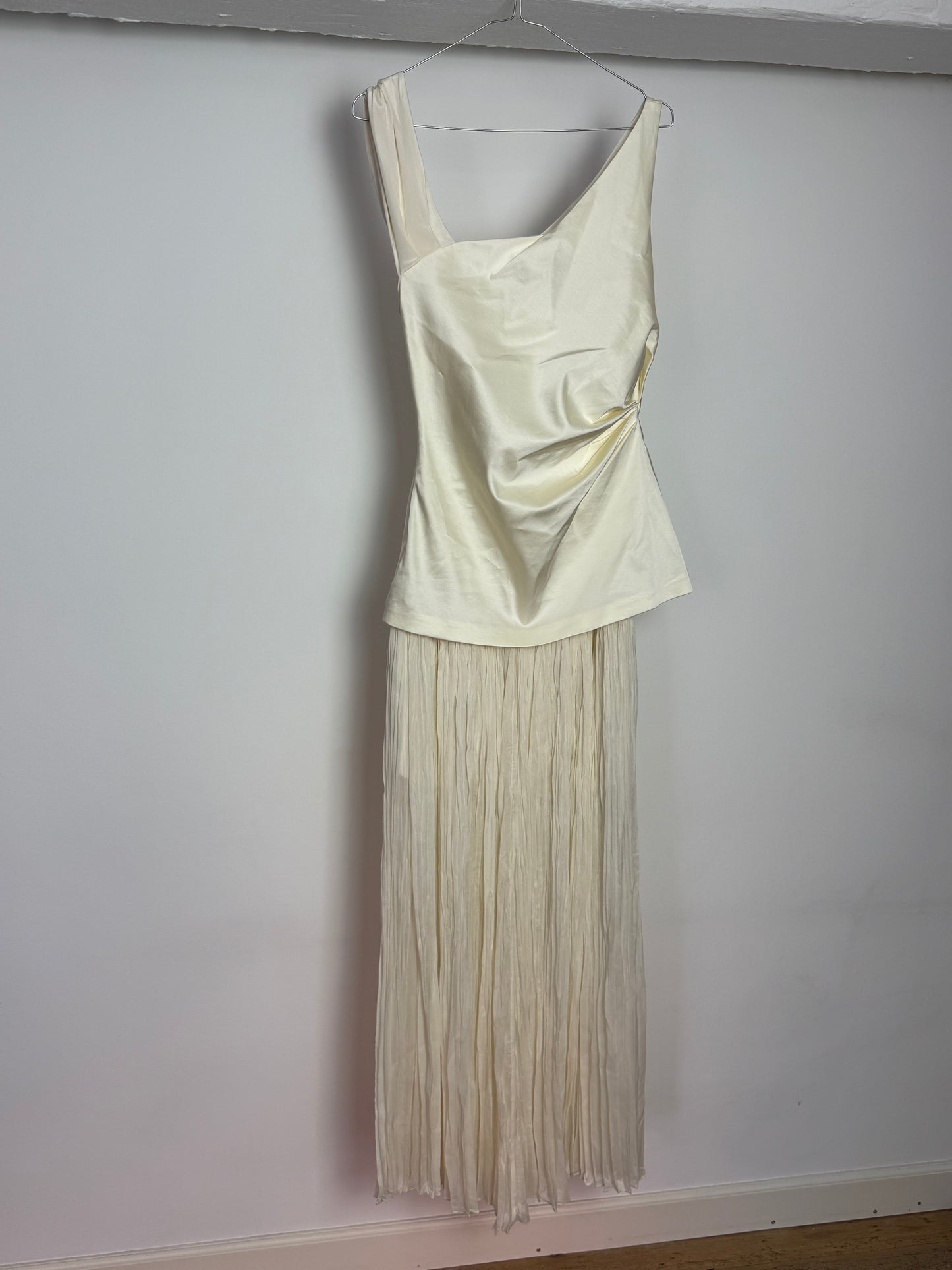 Vera Wang x Fabrique Ivory Pleated Maxi Dress