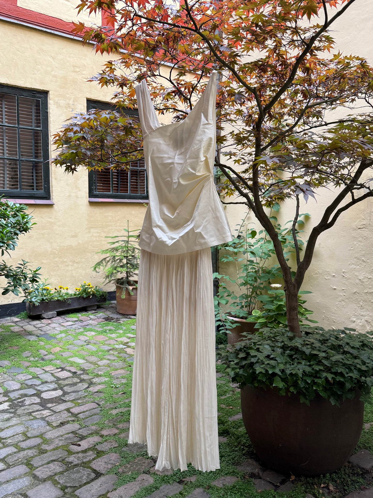 Vera Wang x Fabrique Ivory Pleated Maxi Dress