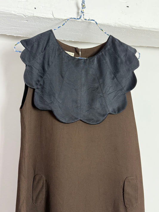 Vintage Wayne Sleeveless Silk Dress with Scalloped Collar and Minimalist Silhouette