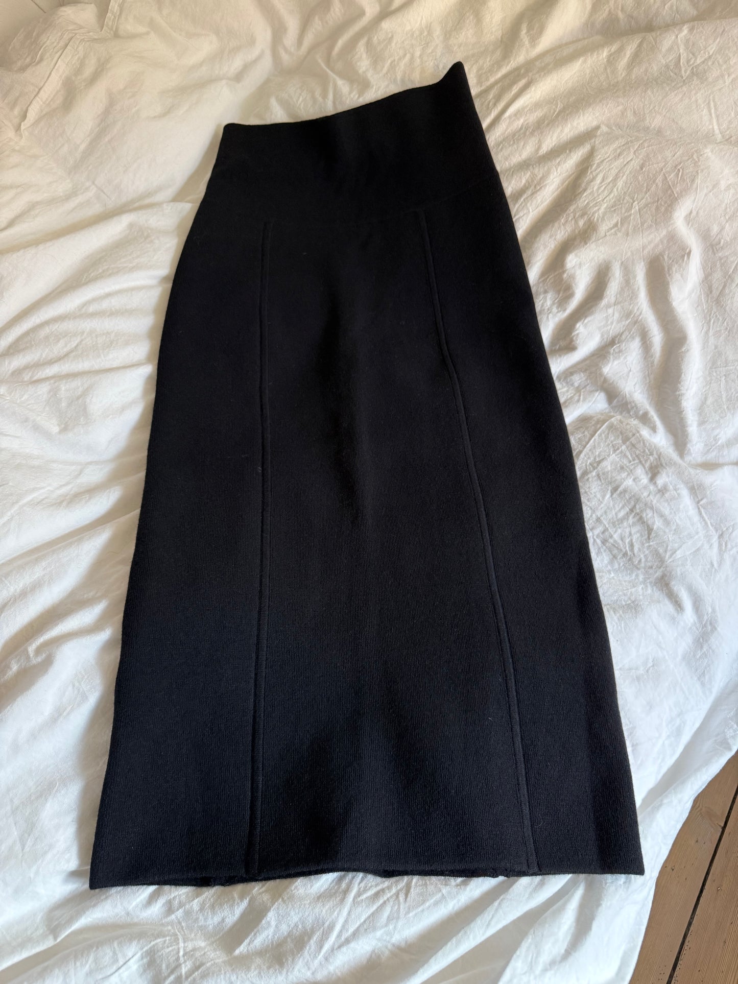G. Black Wool Pencil Skirt