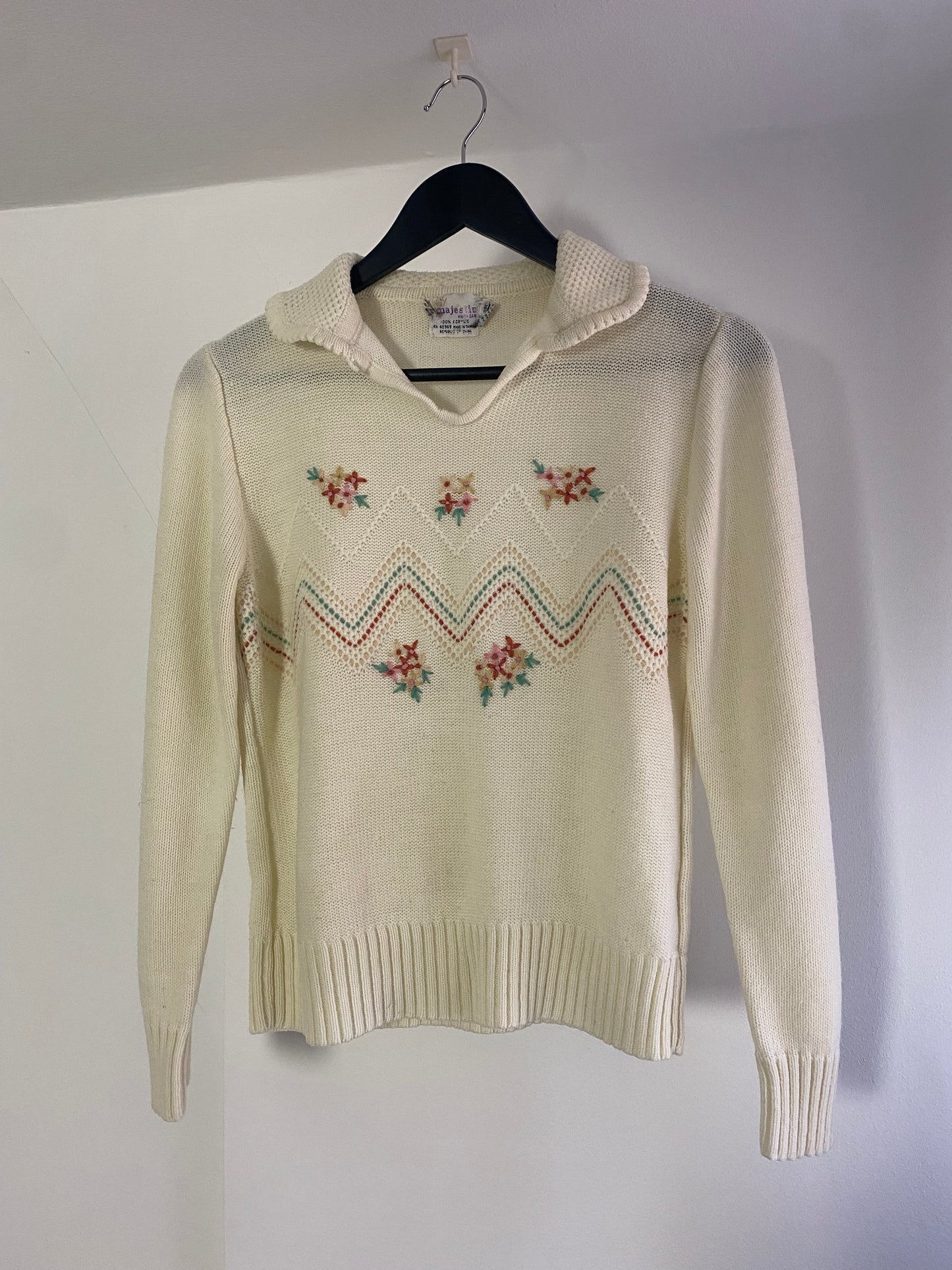 Vintage Sweater With Embroidered Flowers