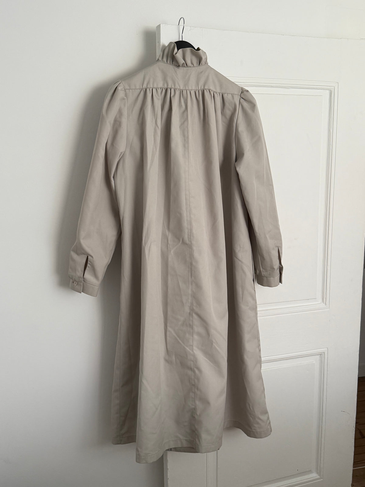 Vintage Beige Ruffle Collar Long Coat
