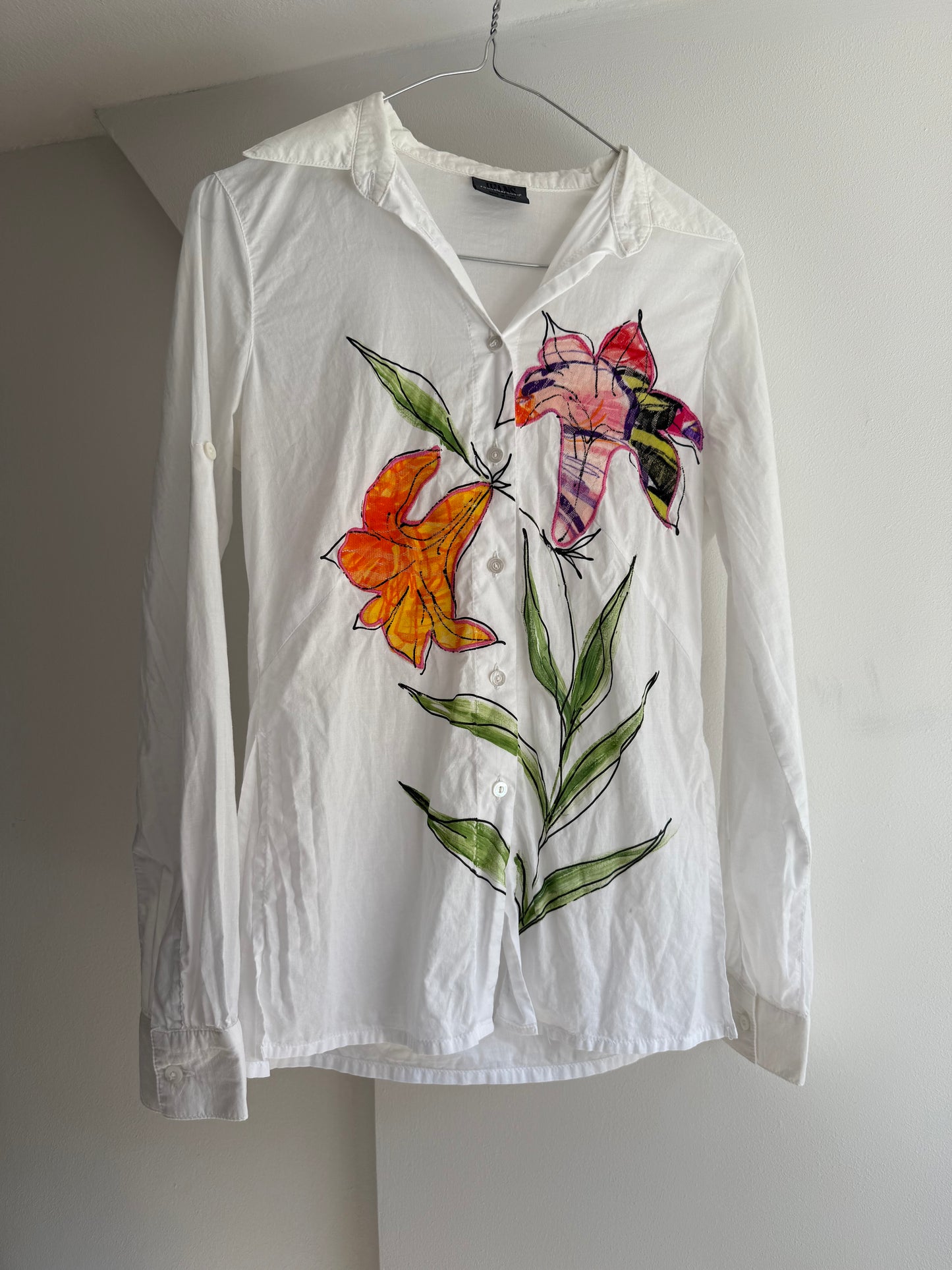 Vintage Roccobarocco White Floral Appliqué Shirt With Painted Lily Motif