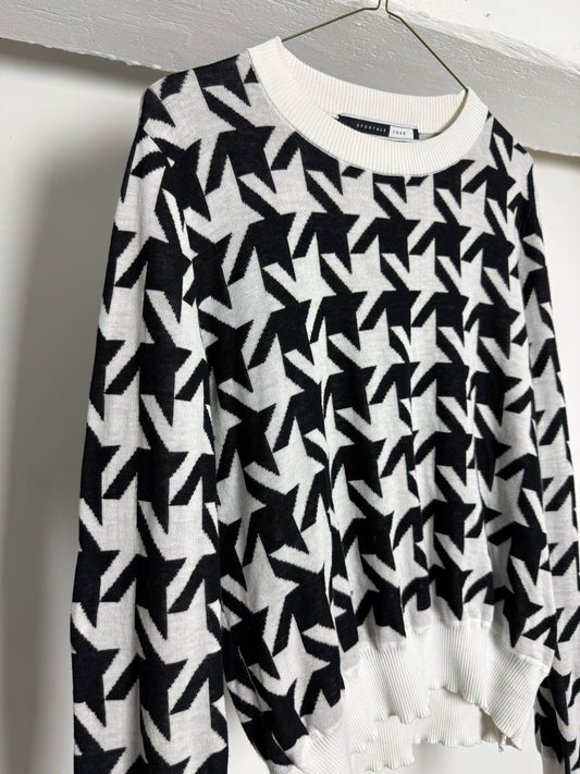 Vintage Sportmax Code Black and White Patterned Knit With Cropped Silhouette and Graphic Print