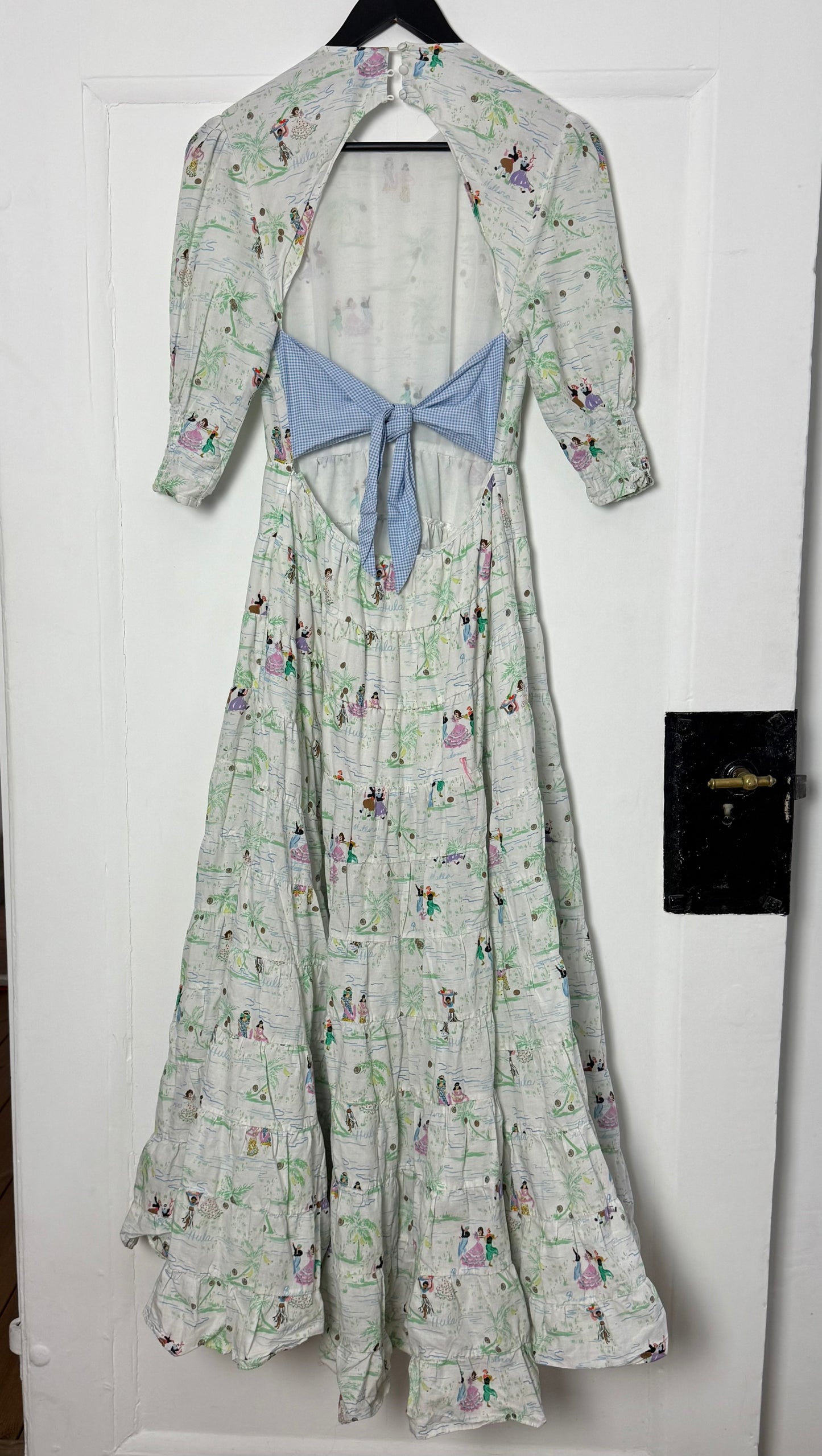 Rixo Maxi Dress with Artistic Pattern and a Beautiful Detail in the Back