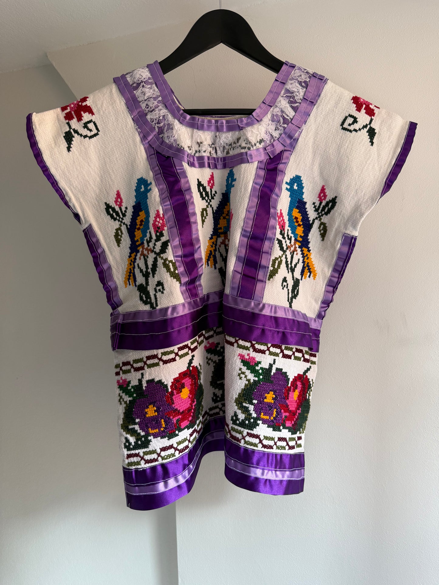 Las Ninãs Folk Embroidered Top With Bird Motif and Purple Satin Trim