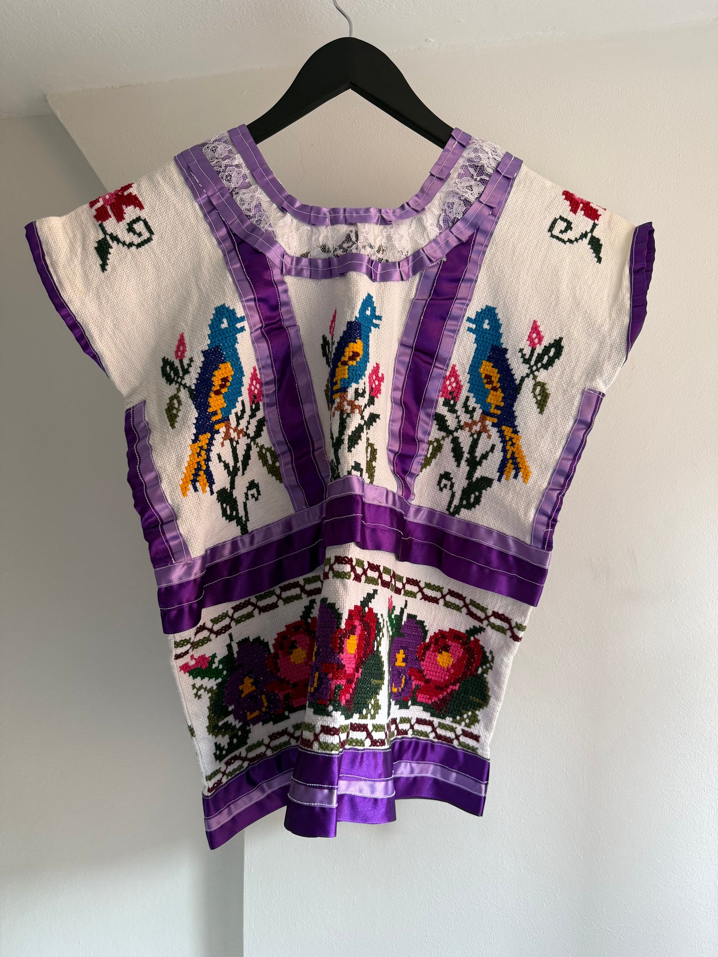 Las Ninãs Folk Embroidered Top With Bird Motif and Purple Satin Trim