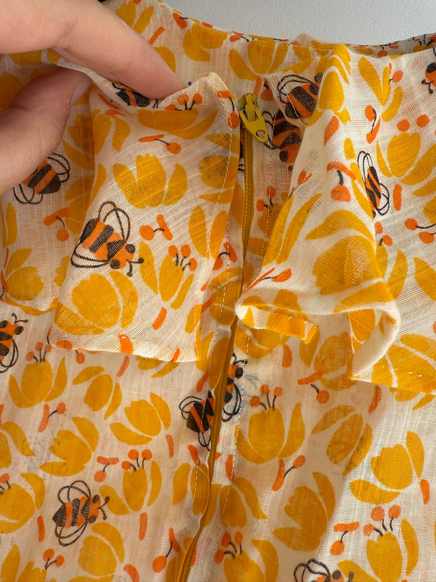 Vintage Bee Shirt with Ruffled Collar