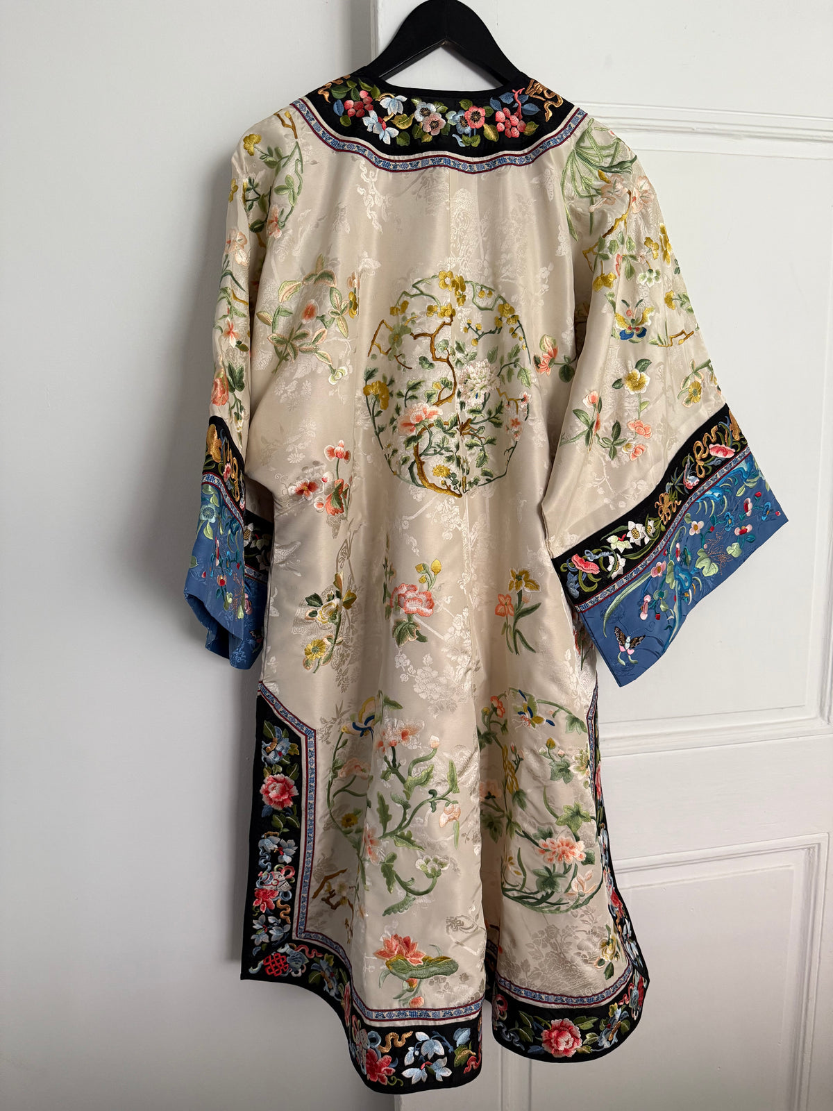 FANAJIN Heavy Embroidered Silk Robe
