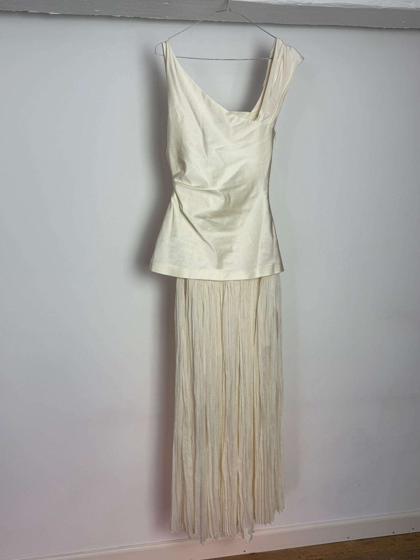 Vera Wang x Fabrique Ivory Pleated Maxi Dress