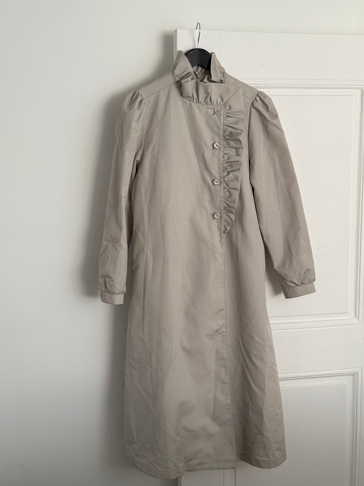 Vintage Beige Ruffle Collar Long Coat