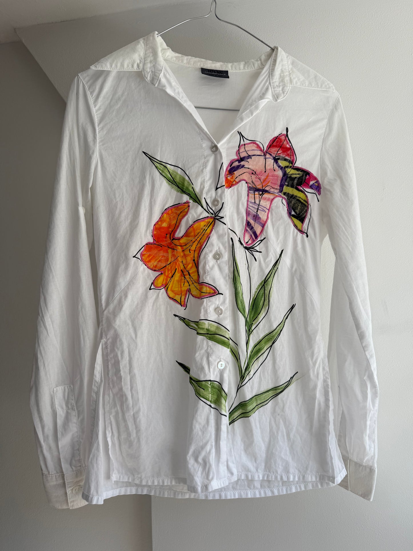 Vintage Roccobarocco White Floral Appliqué Shirt With Painted Lily Motif