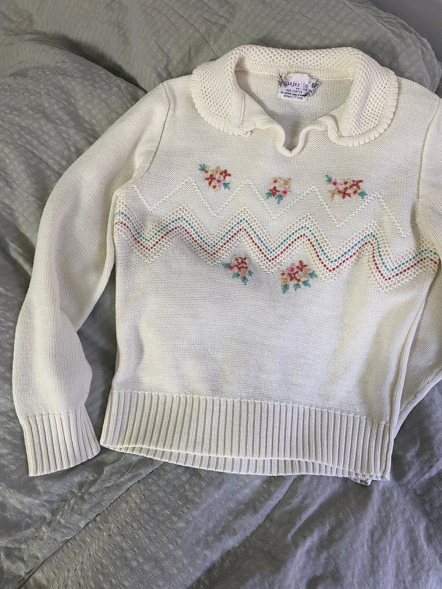 Vintage Sweater With Embroidered Flowers