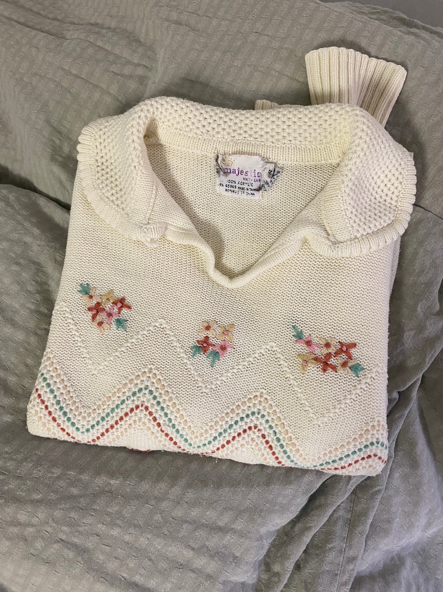 Vintage Sweater With Embroidered Flowers