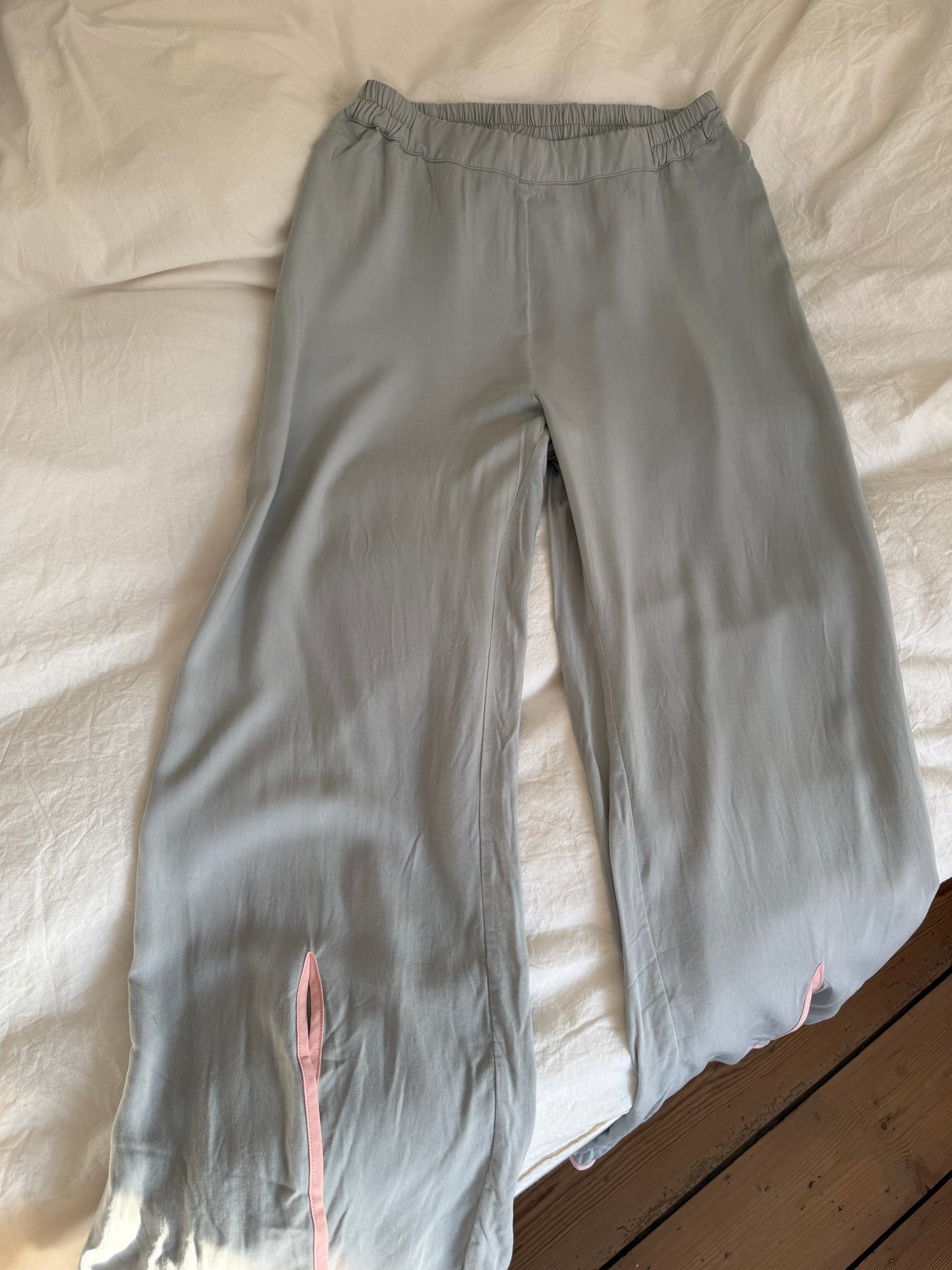 Sleeper Frog Closure Slit Lounge Set